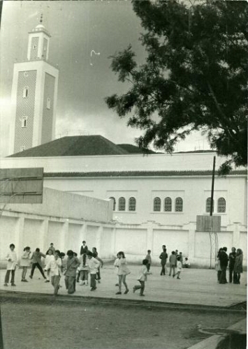 La récréation à l’ombre d’une mosquée